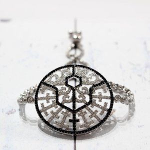 FILIGREE DESIGN BLACK AND WHITE PENDANT BRACELET